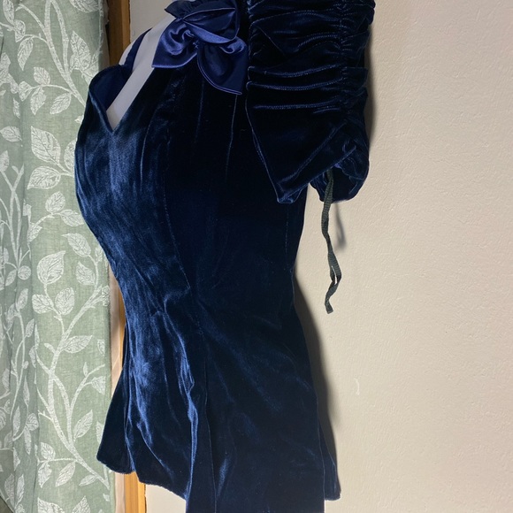 80s Vintage Velvet Off Shoulder Top - Picture 2 of 3
